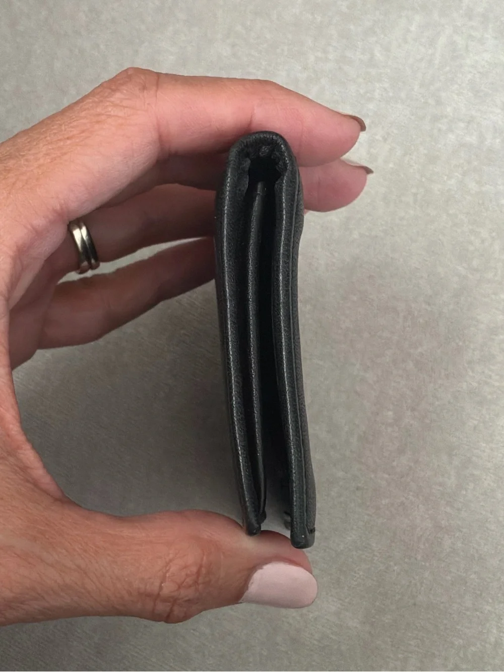 Tumi Black Leather Thin Bifold Credit Card Holder